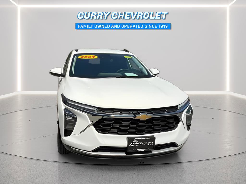 Used 2024 Chevrolet Trax LT w/ LT Convenience Package FWD image 4