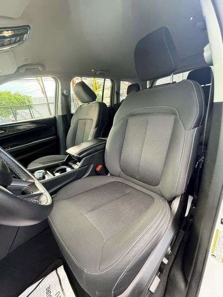 Used 2022 Jeep Grand Cherokee Laredo w/ Luxury Tech Group I AWD/4WD image 9