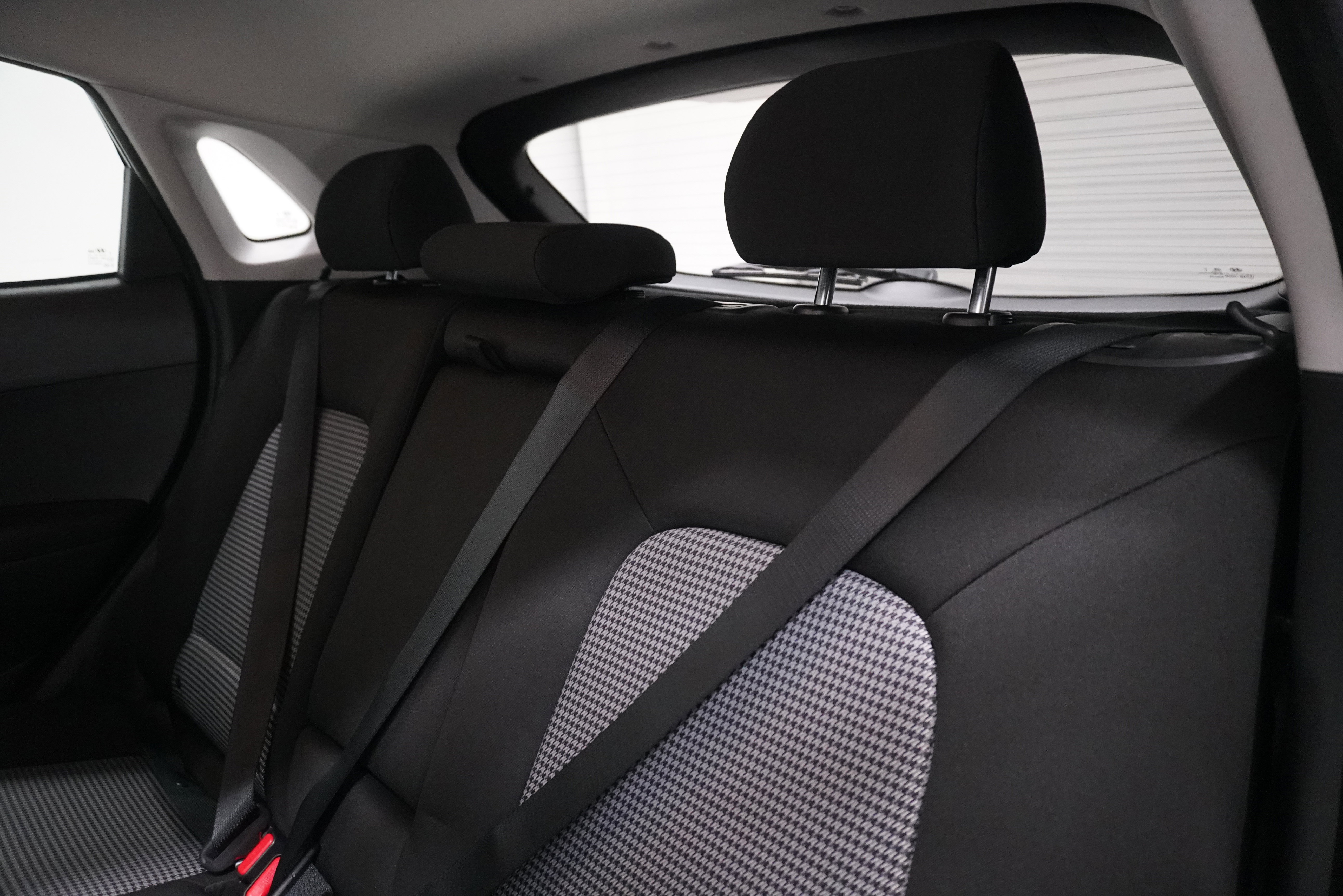 Used 2021 Hyundai Kona SE w/ Cargo Package image 12