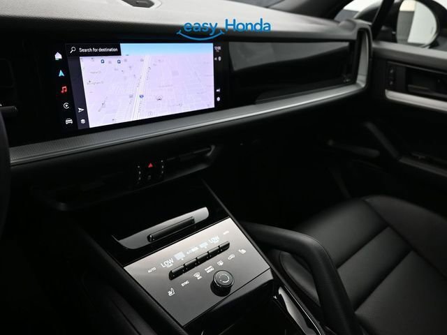 Used 2025 Porsche Cayenne image 11