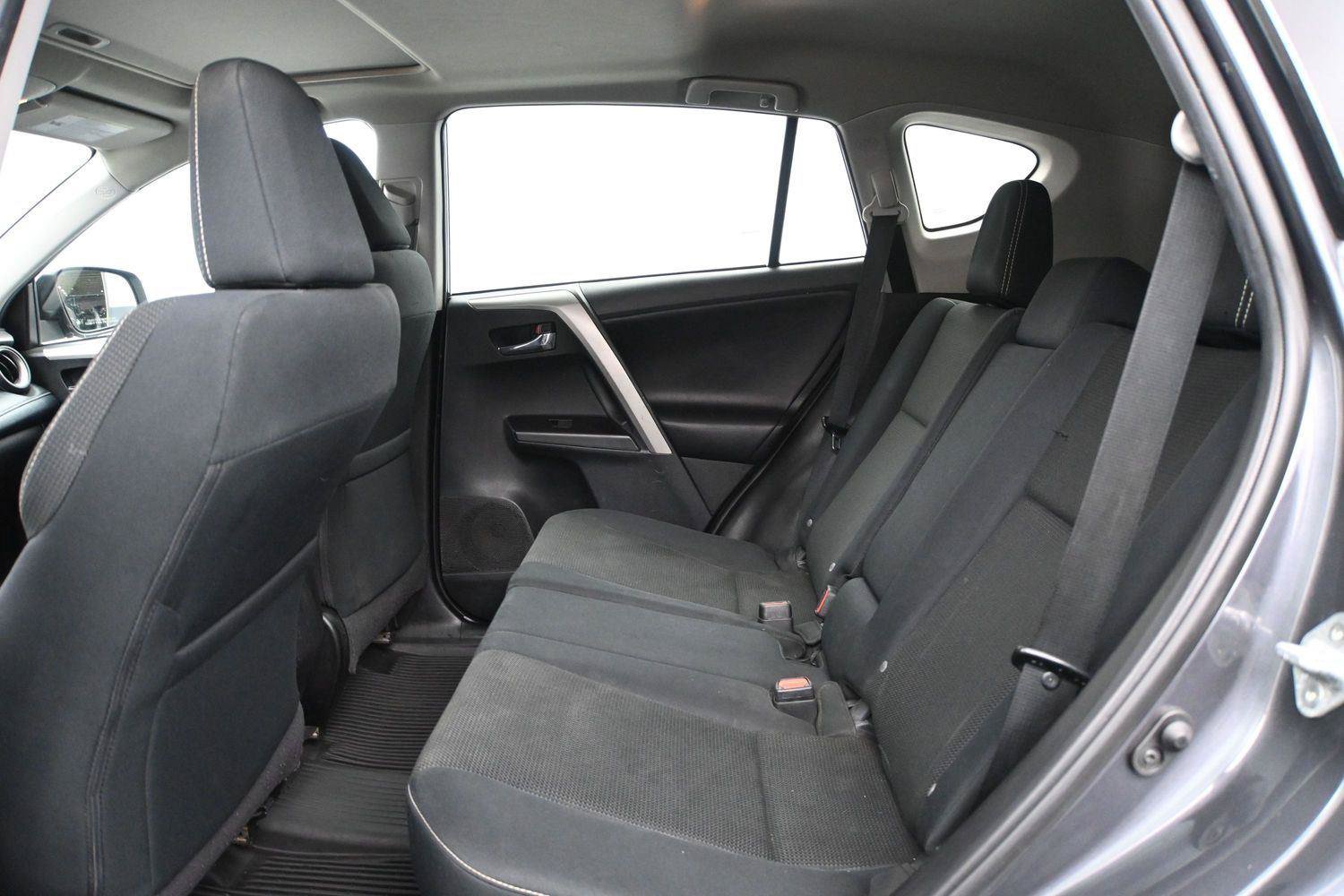 Used 2018 Toyota RAV4 XLE w/ Plus Extra Value Package AWD/4WD image 8