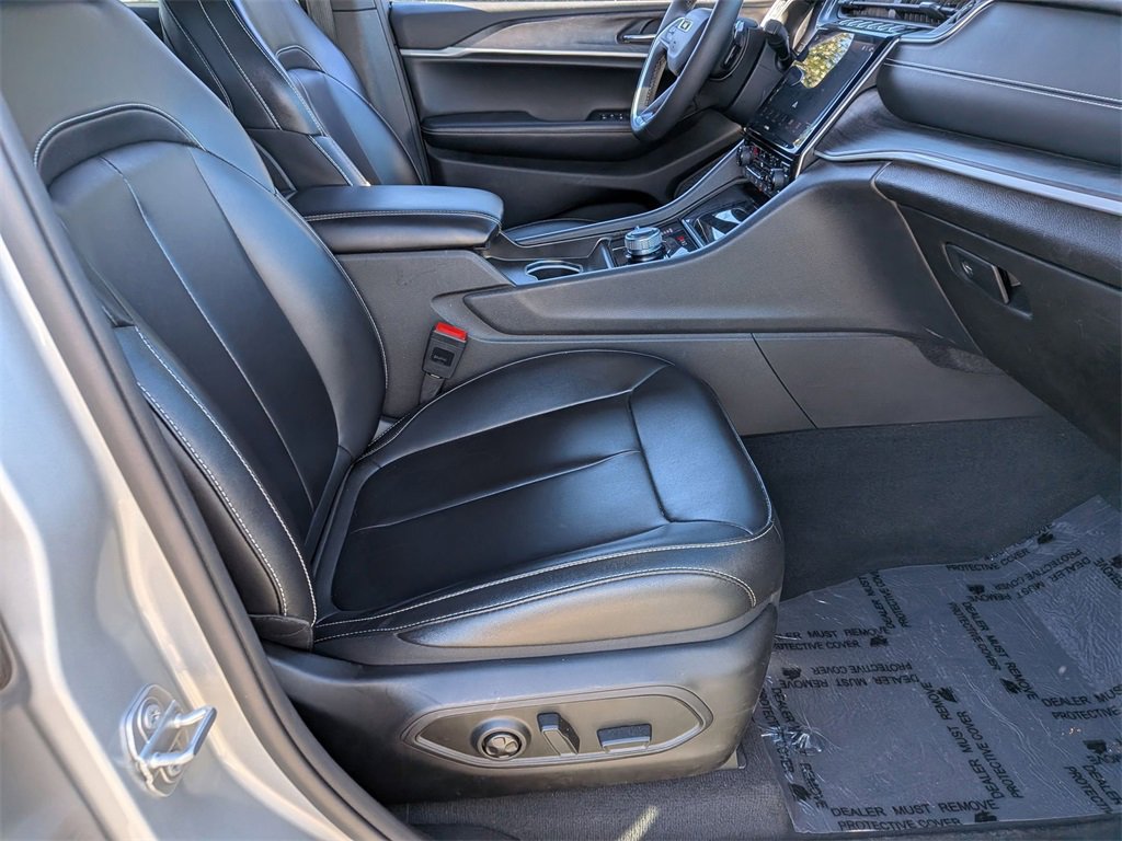 Used 2024 Jeep Grand Cherokee Limited image 33