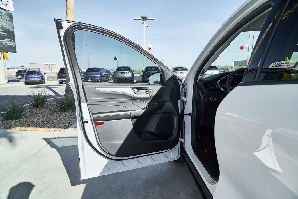 Used 2022 Ford Escape SE image 15