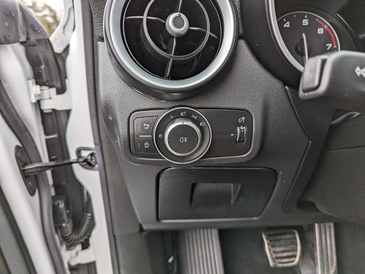 Used 2022 Alfa Romeo Stelvio Veloce image 14