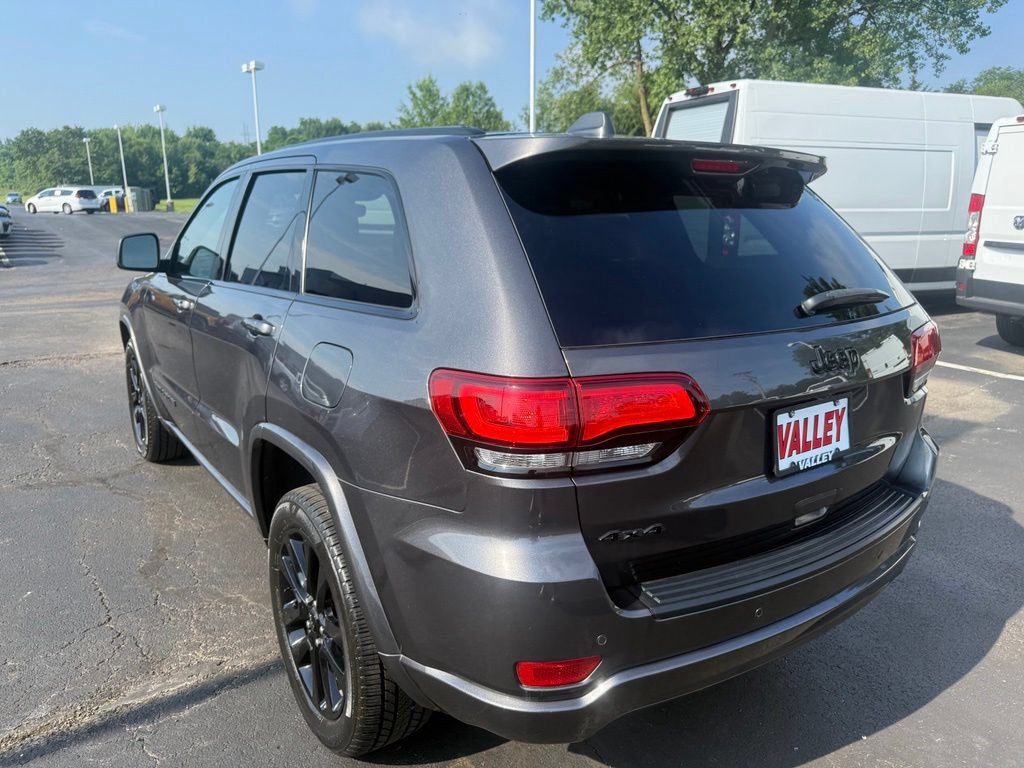 Used 2018 Jeep Grand Cherokee Altitude AWD/4WD image 5