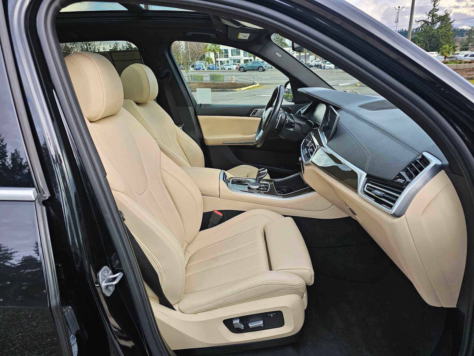 Used 2022 BMW X5 sDrive40i w/ Parking Assistance Package image 11