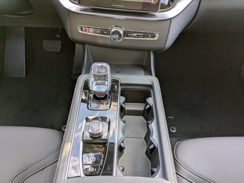 New 2026 Volvo XC90 B6 Plus w/ Protection Package Premier AWD/4WD image 18