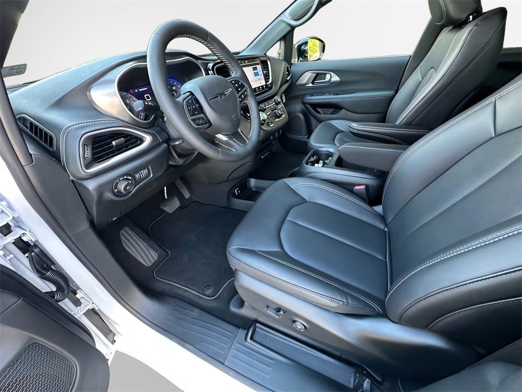New 2026 Chrysler Pacifica Select image 18