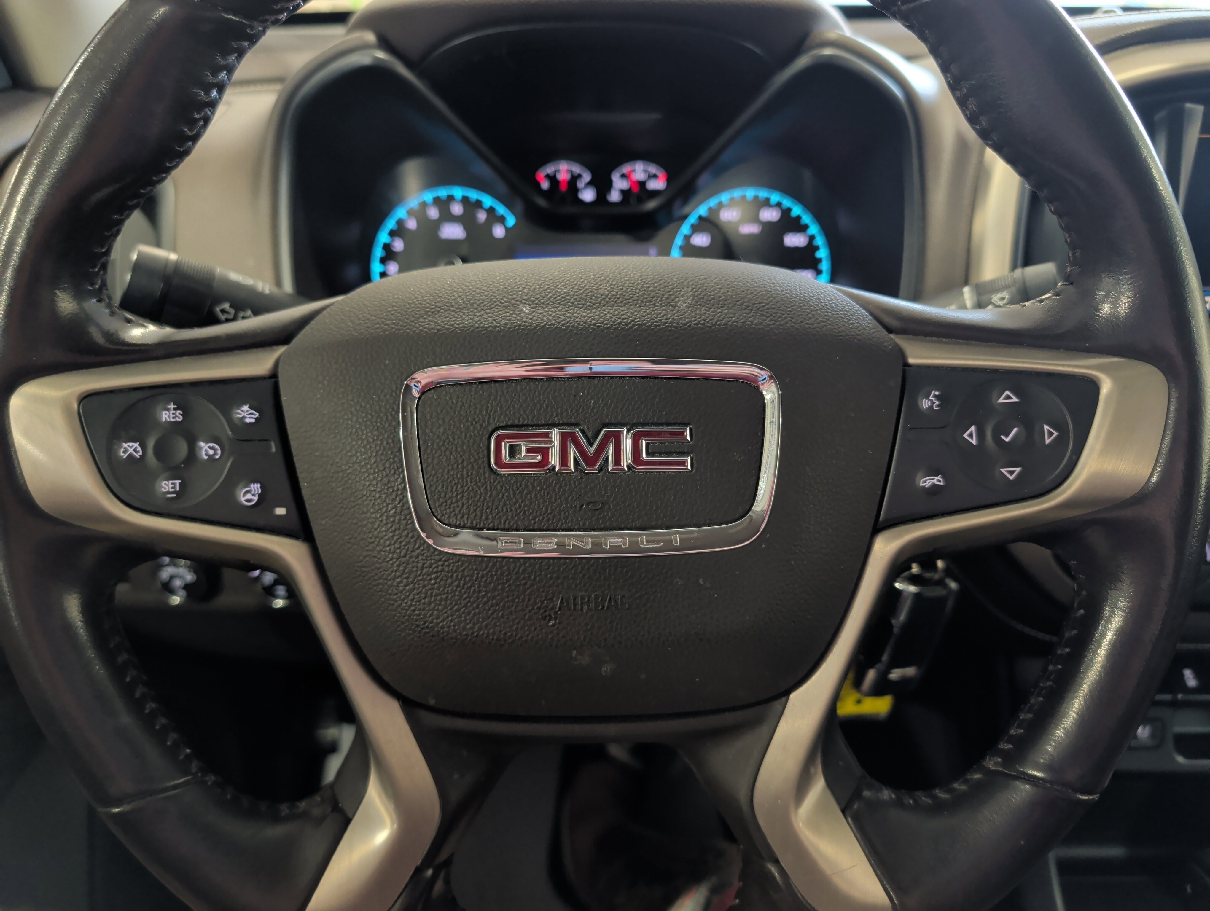 Used 2021 GMC Canyon Denali image 10