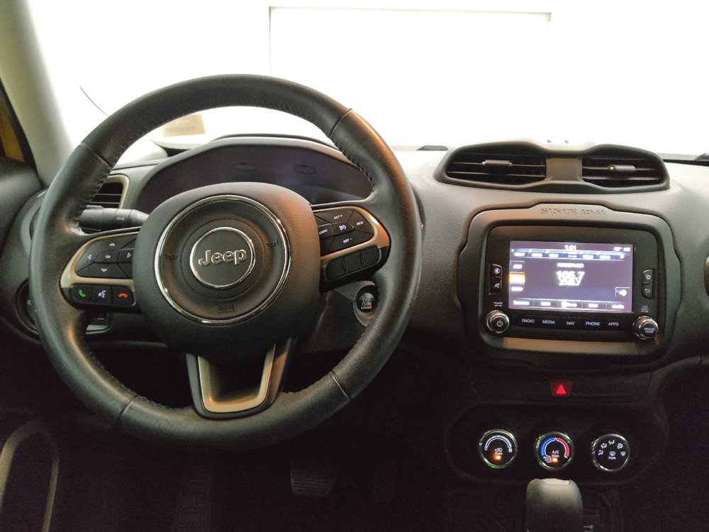 Used 2016 Jeep Renegade Latitude FWD image 22