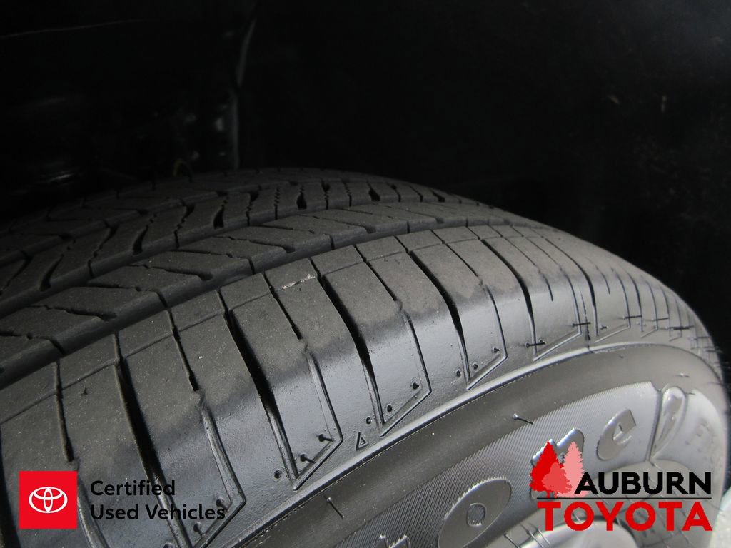 Used 2026 Toyota Sienna LE image 9