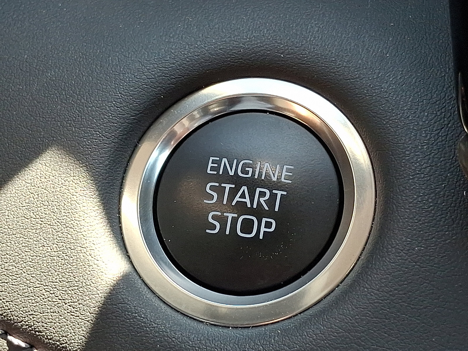 Used 2025 Toyota Highlander LE AWD/4WD image 23