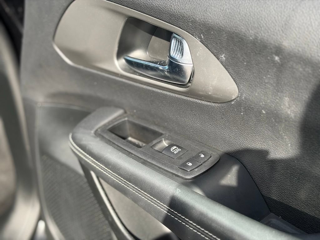 Certified 2025 Chrysler Pacifica Select FWD image 19