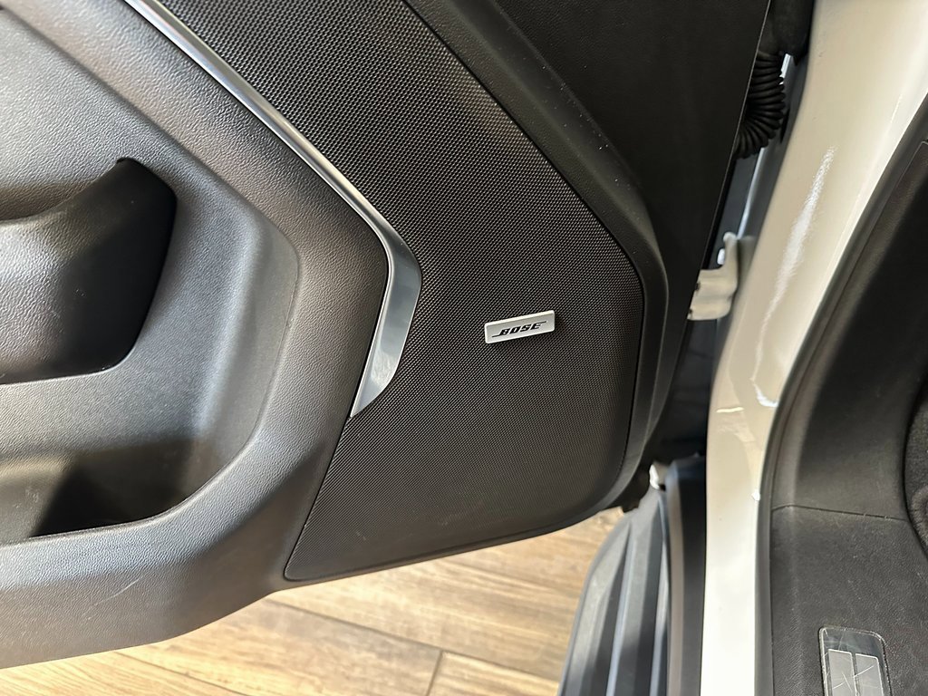 Used 2024 Chevrolet Suburban Premier image 13