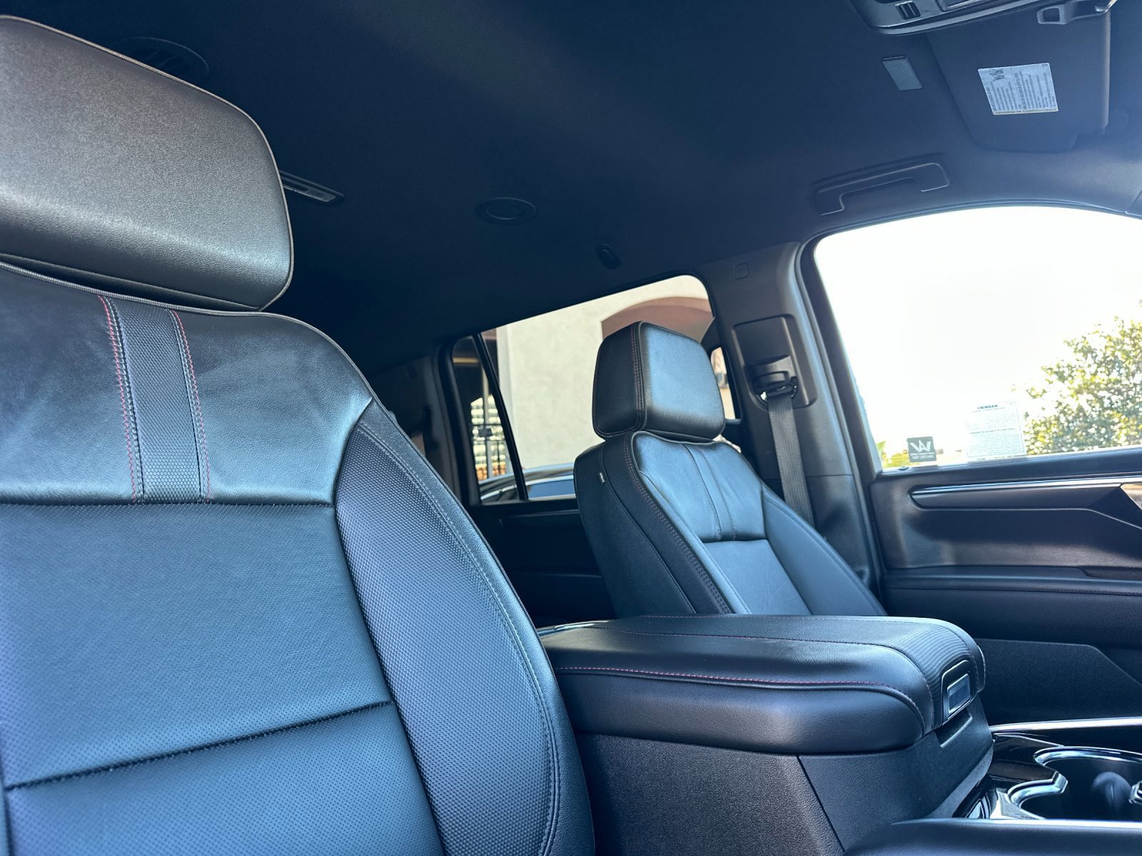 Used 2025 Chevrolet Suburban RST image 19