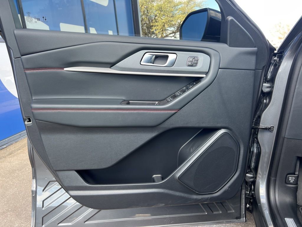 New 2026 Ford Explorer ST-Line w/ ST-Line Street Pack image 12