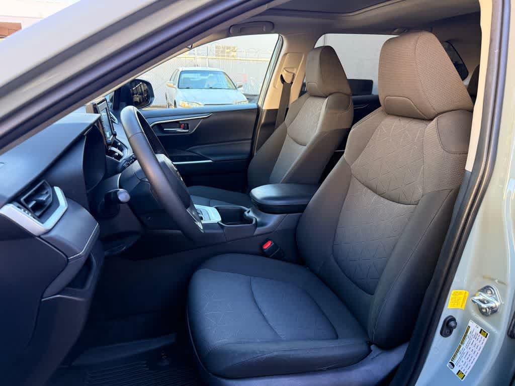 Used 2022 Toyota RAV4 XLE w/ Convenience Package FWD image 11