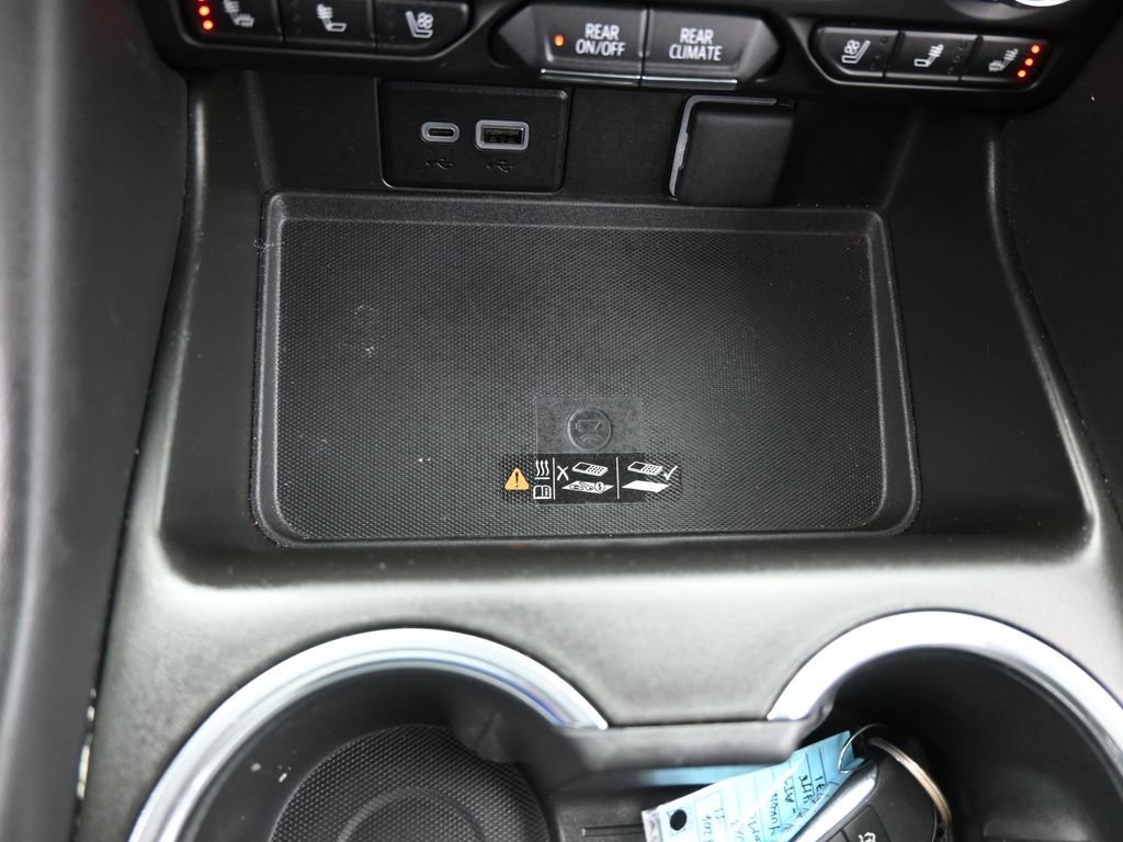 Used 2023 GMC Yukon XL AT4 image 29