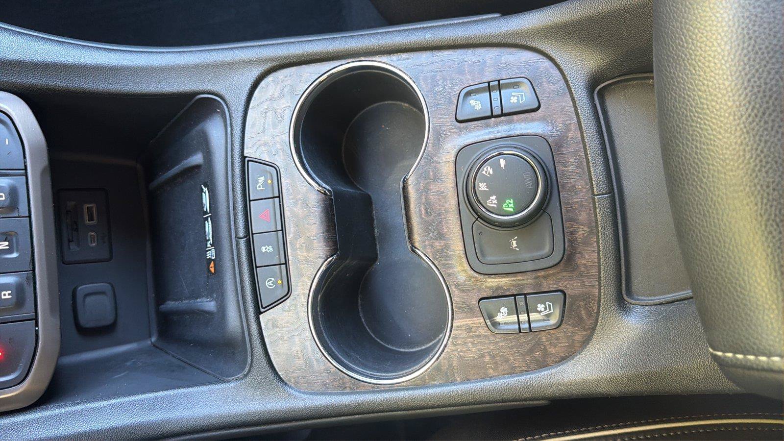 Used 2023 GMC Acadia Denali w/ Trailering Package AWD/4WD image 16