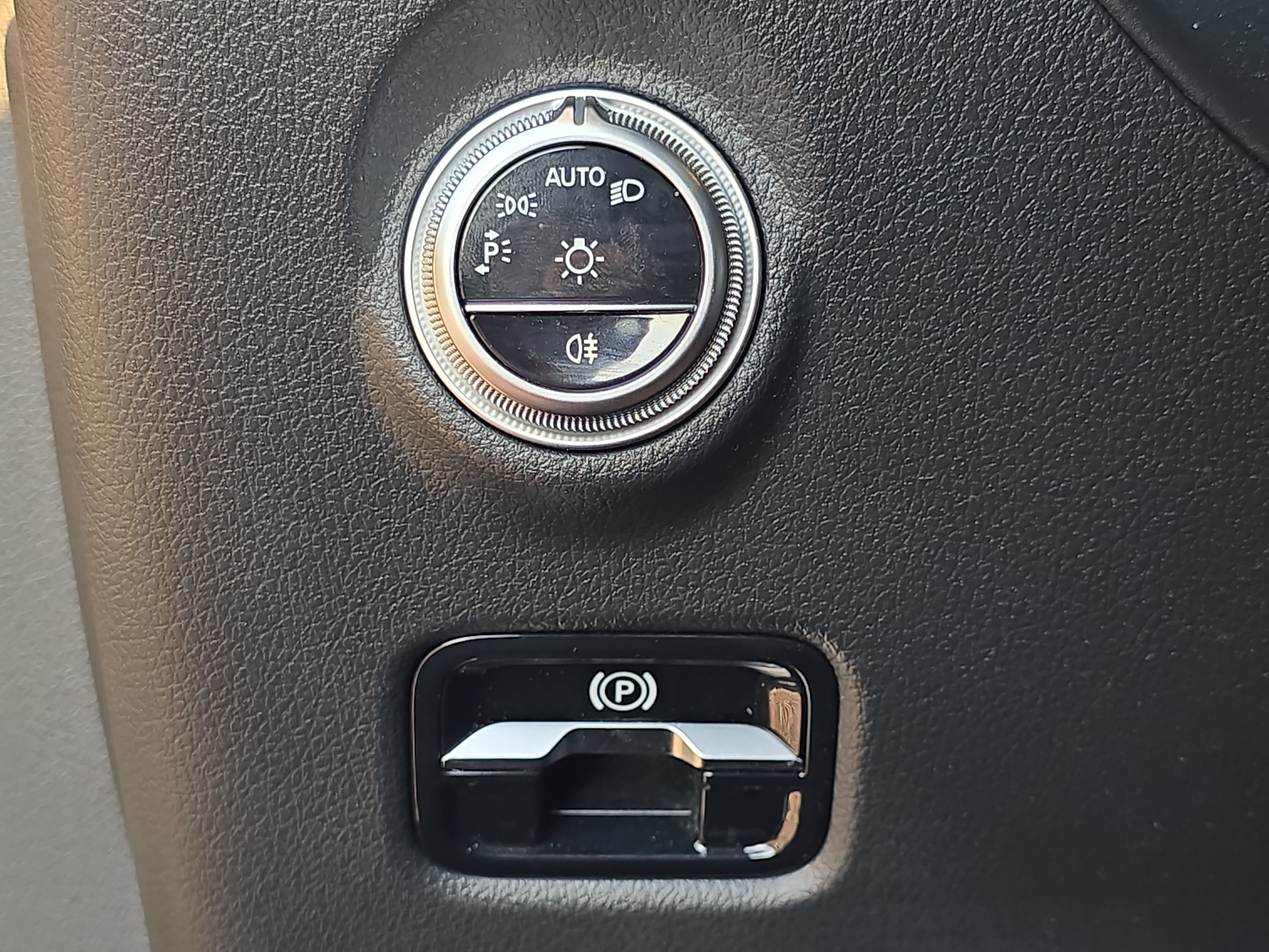 Used 2024 Mercedes-Benz CLE 450 4MATIC Cabriolet image 25