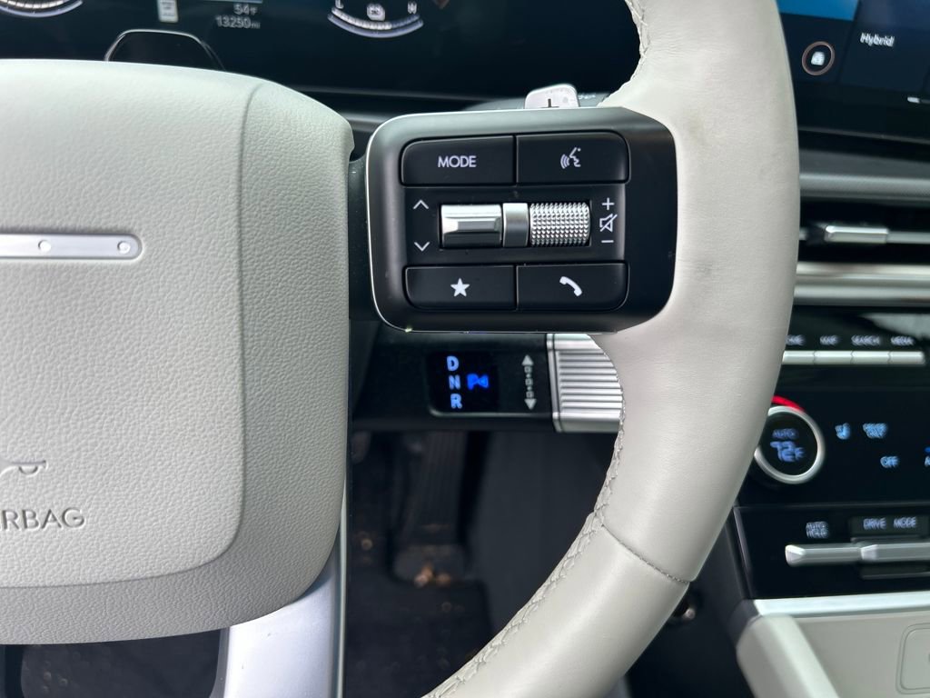 Used 2025 Hyundai Santa Fe SEL image 21