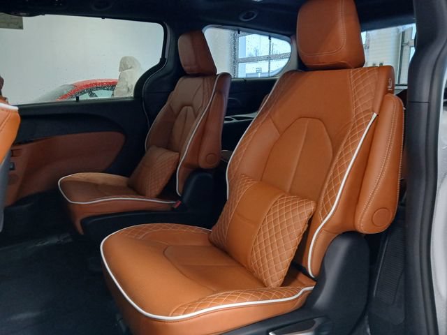 New 2026 Chrysler Pacifica Pinnacle AWD/4WD image 12