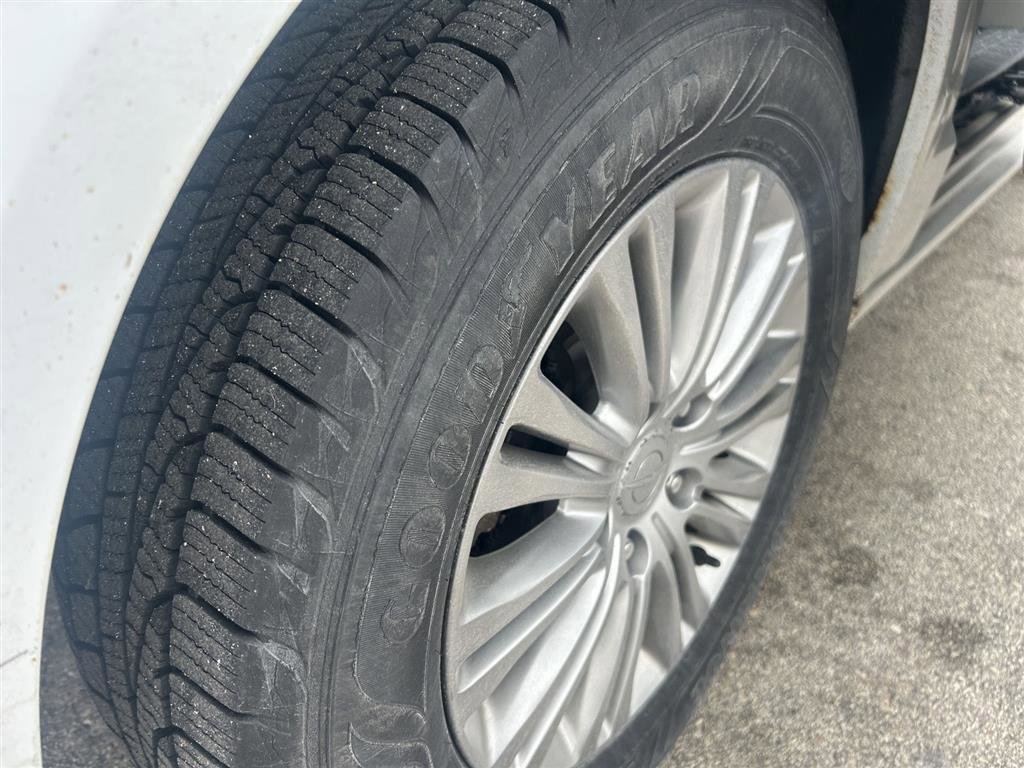 Used 2016 Chrysler Town & Country Touring-L w/ Driver Convenience Group image 19