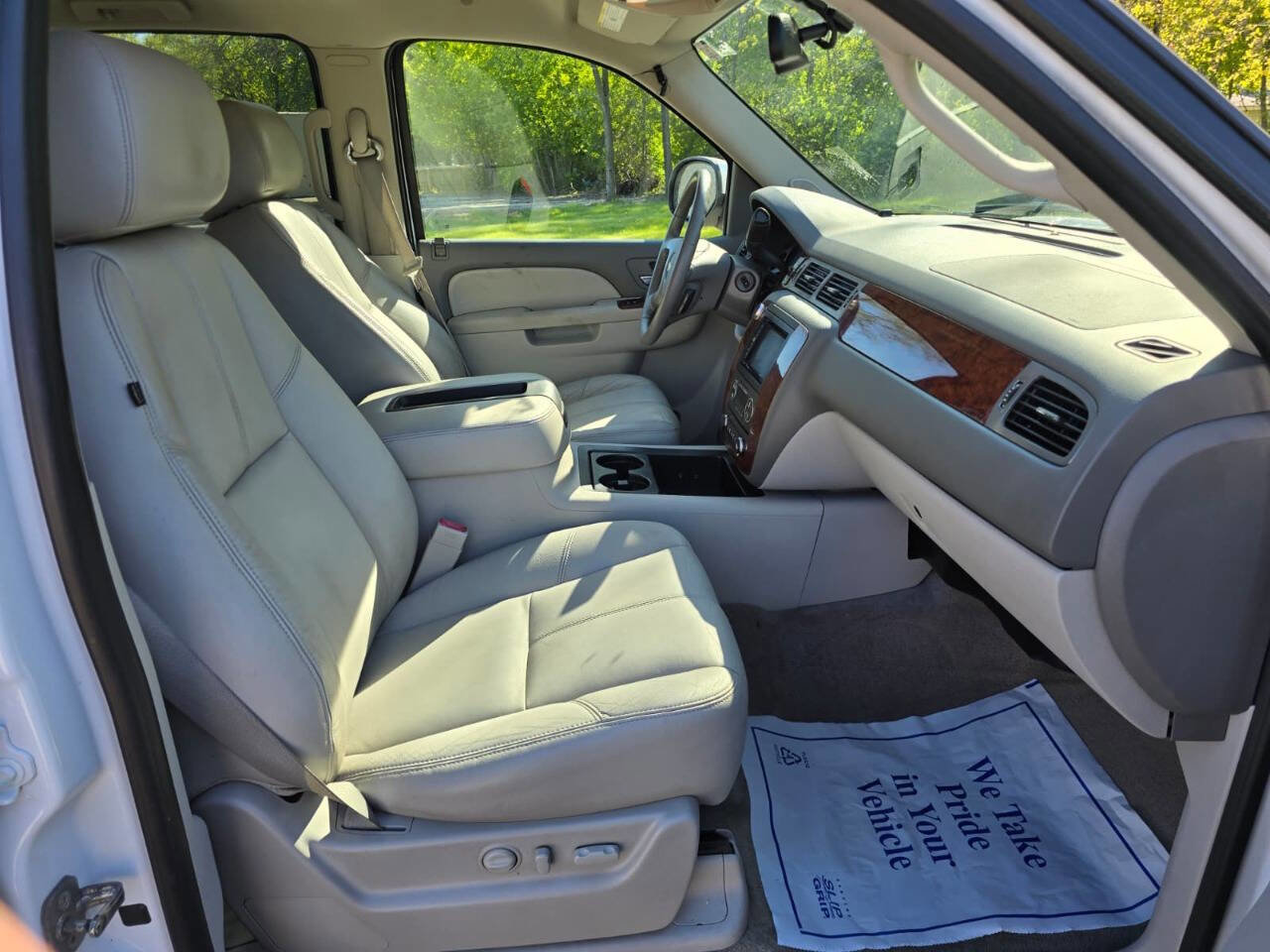 Used 2012 Chevrolet Suburban LT w/ Luxury Package AWD/4WD image 12