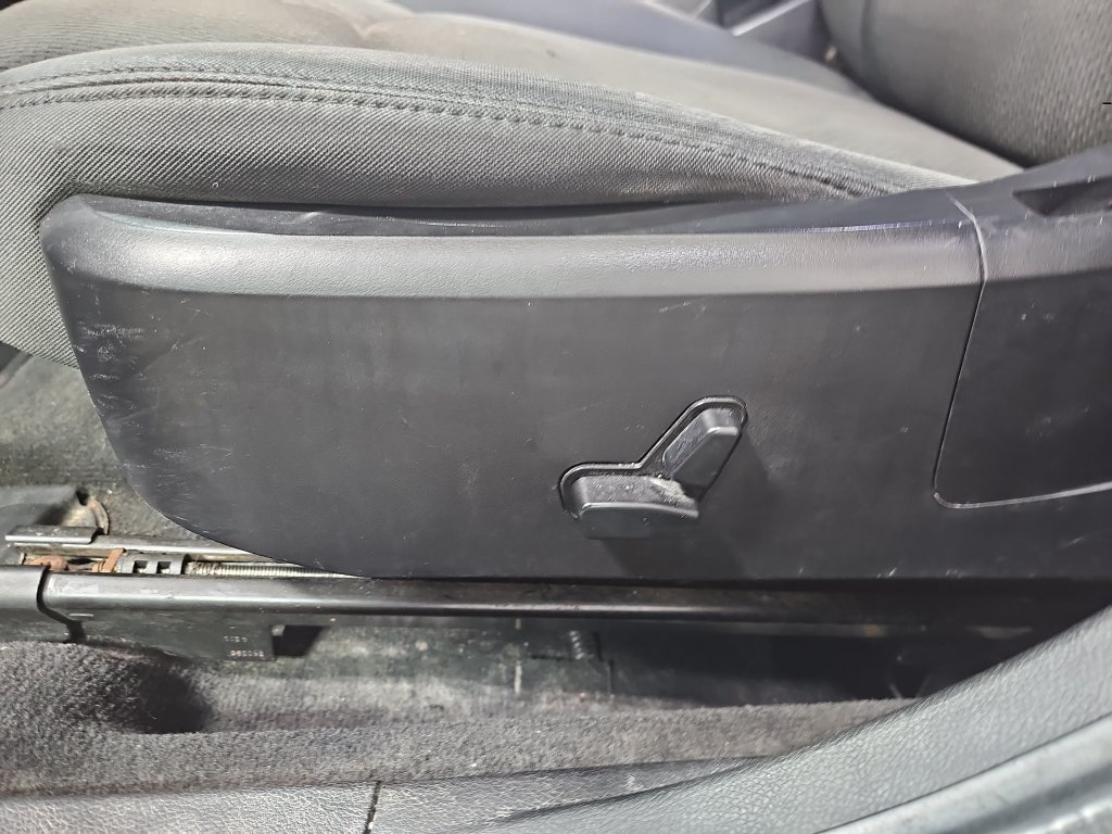 Used 2011 Chrysler 200 Touring FWD image 31