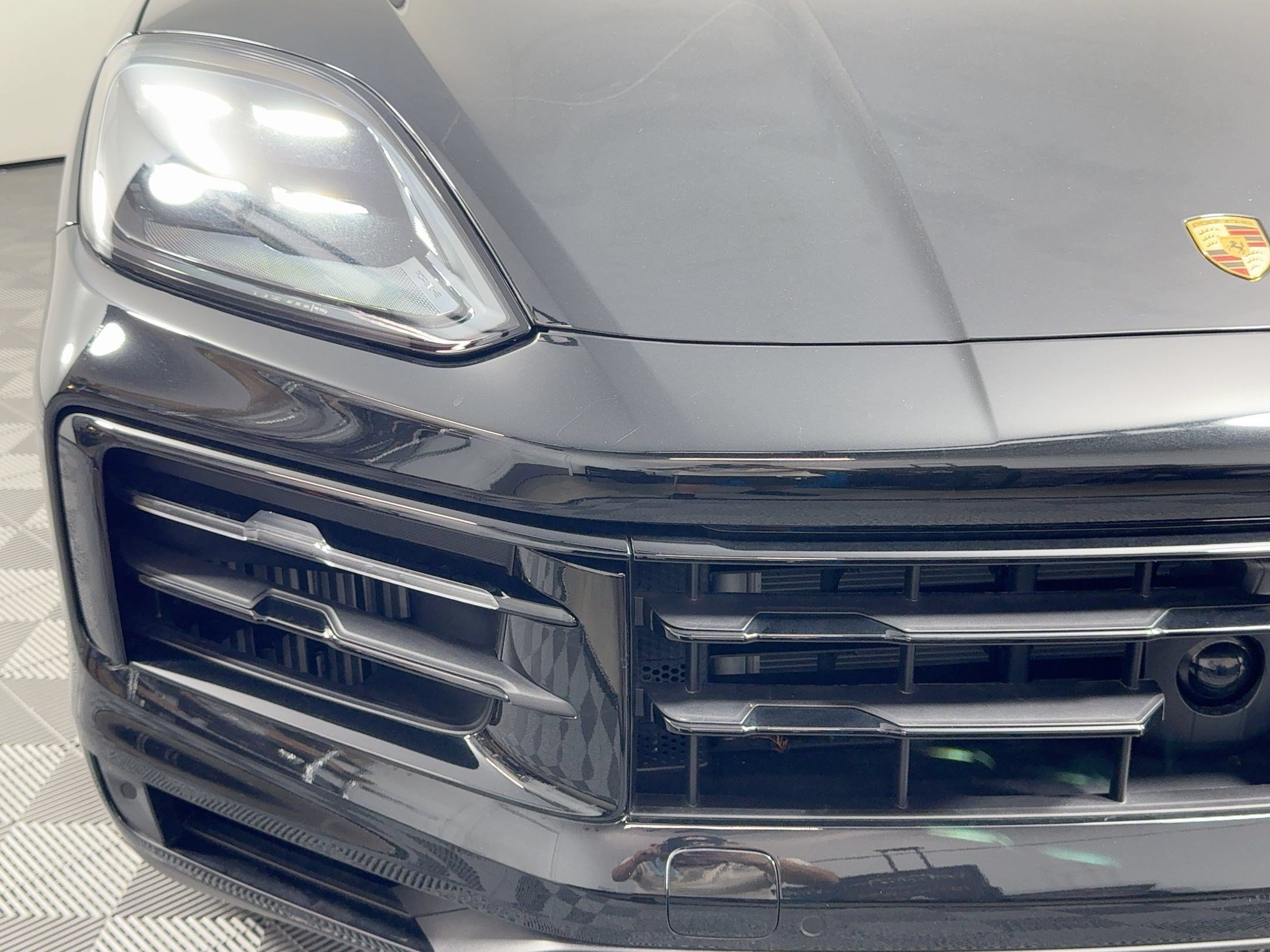 Certified 2025 Porsche Cayenne E-Hybrid AWD/4WD image 12