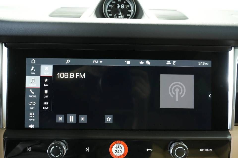 Certified 2026 Porsche Macan AWD/4WD image 18
