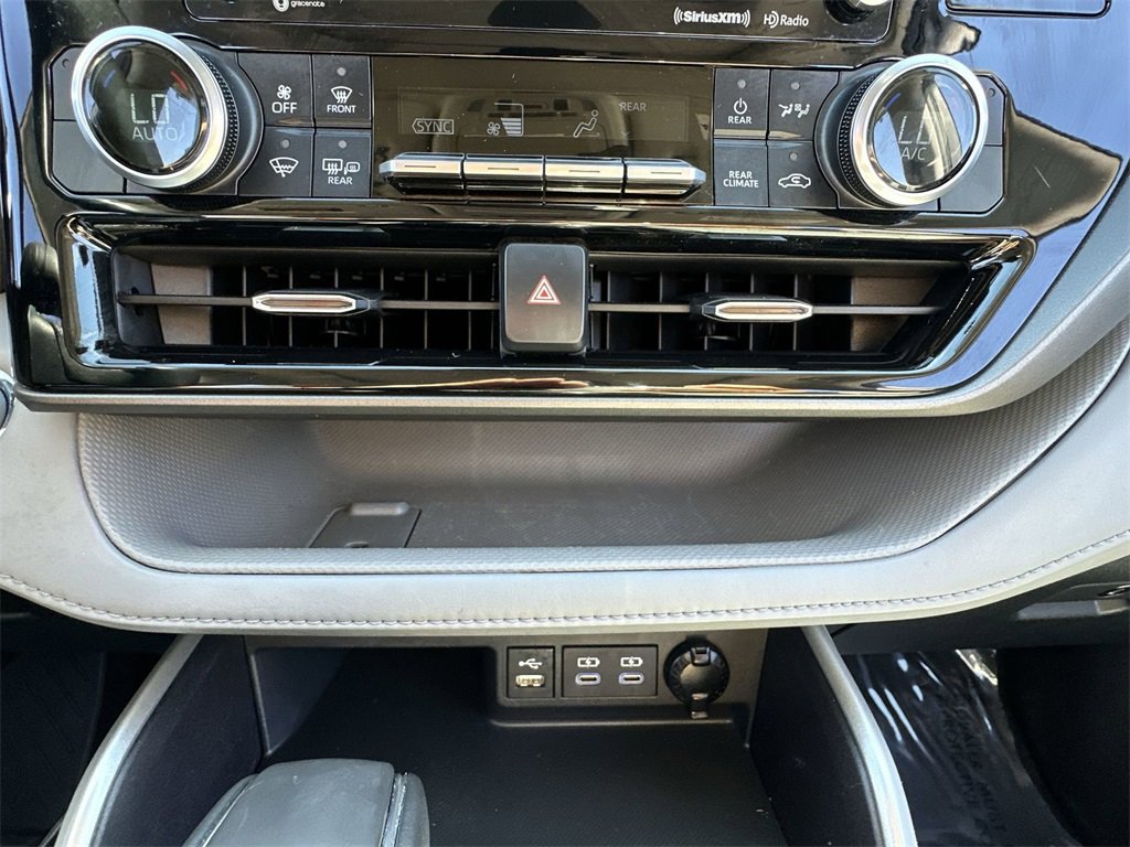 Used 2022 Toyota Highlander XLE image 30