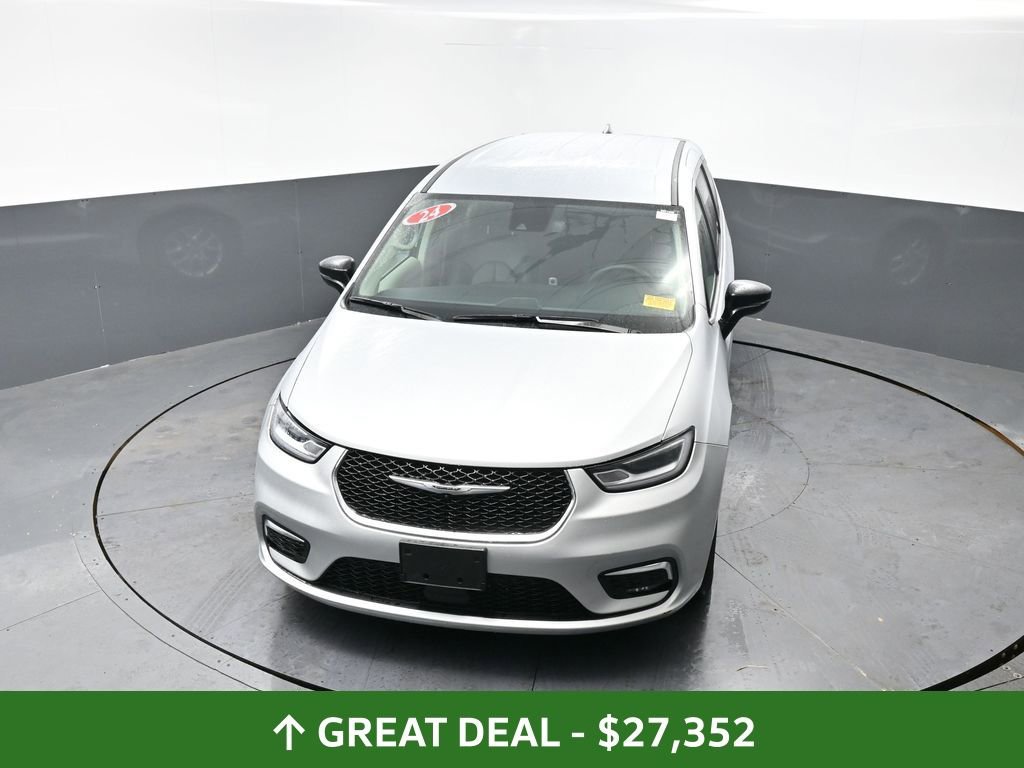 Used 2024 Chrysler Pacifica Touring-L image 44