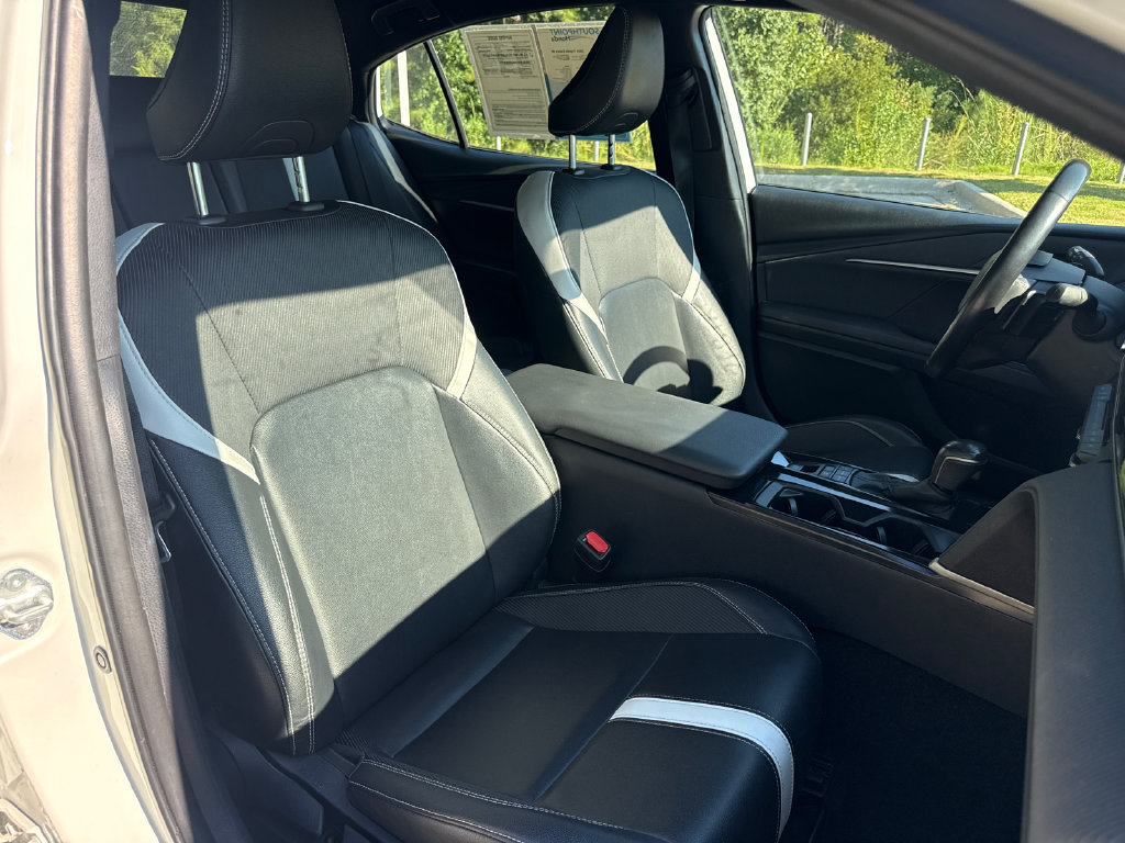 Used 2025 Toyota Camry SE FWD image 35