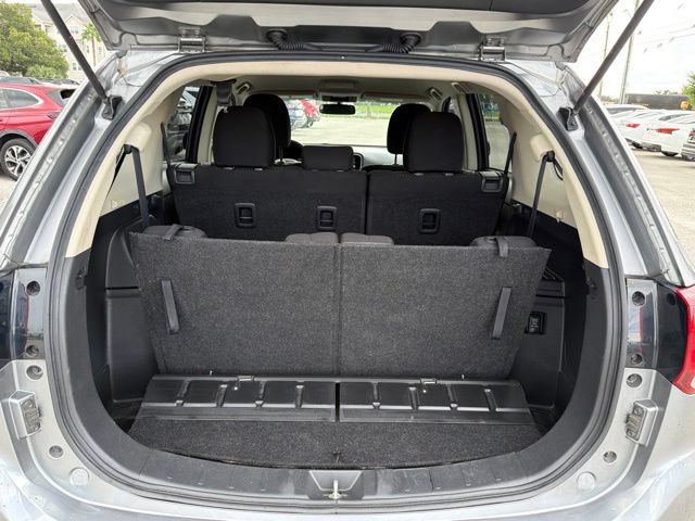 Used 2020 Mitsubishi Outlander ES FWD image 14