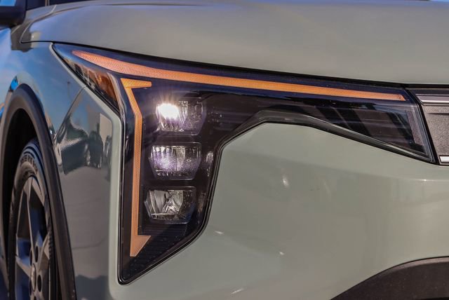 Used 2025 Kia K4 LXS image 12