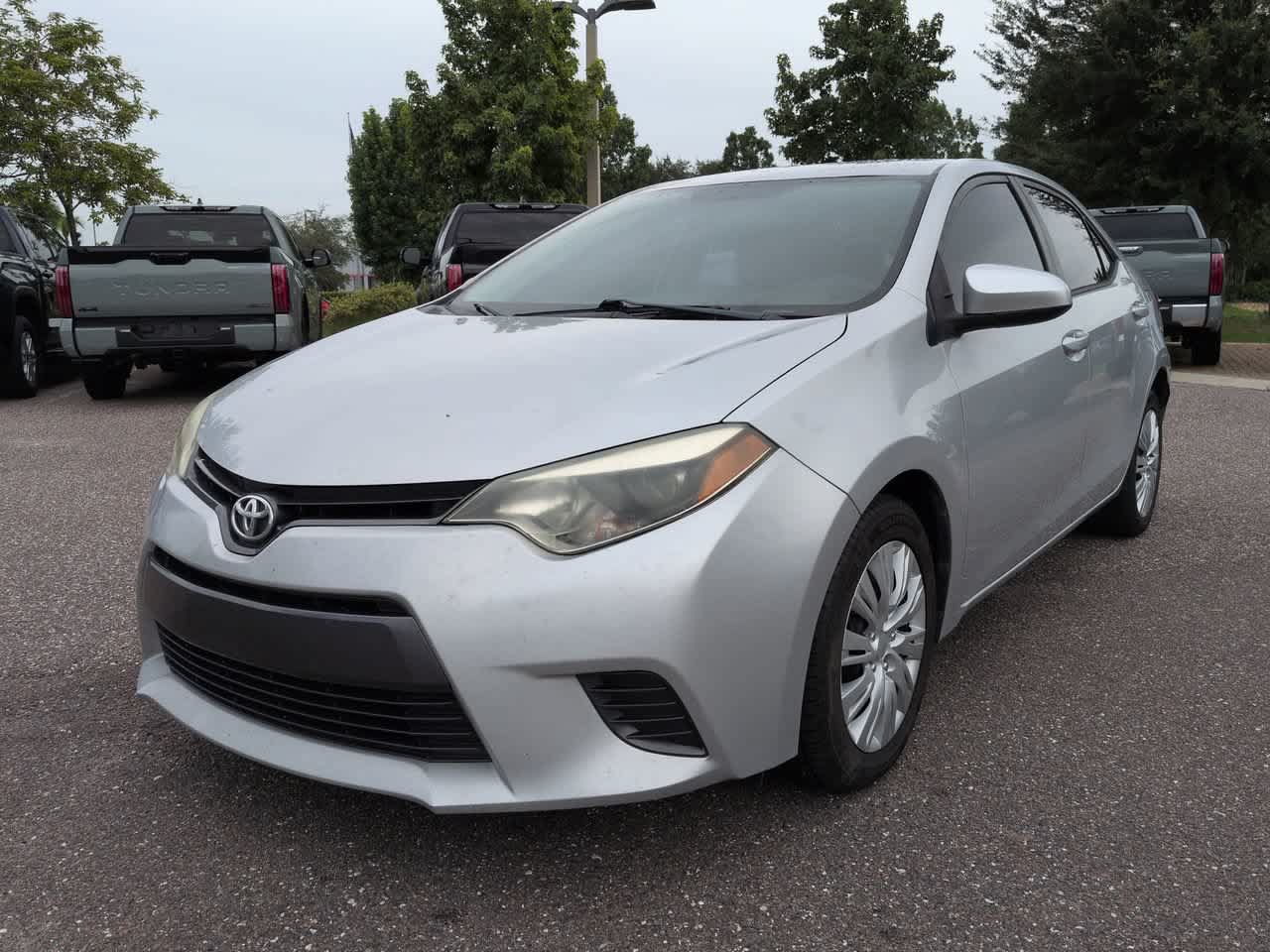 Used 2015 Toyota Corolla LE FWD image 2
