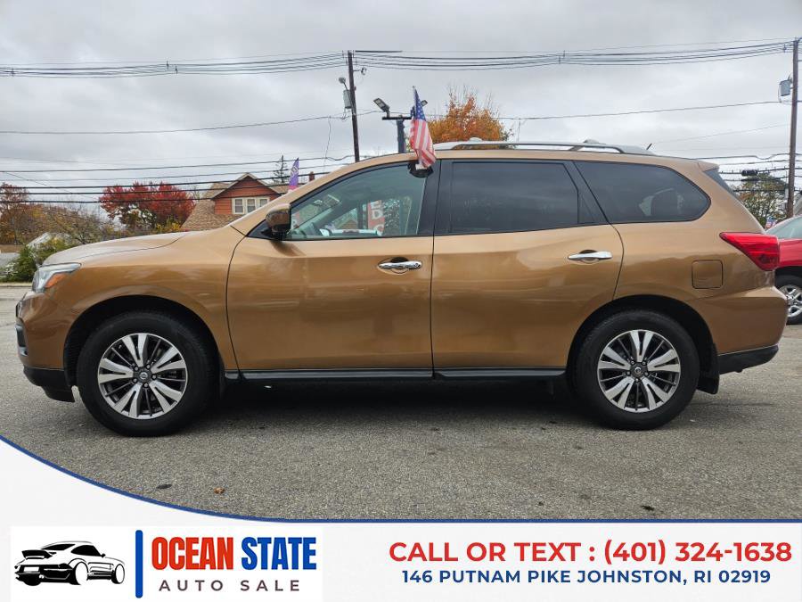 Used 2017 Nissan Pathfinder SL image 2