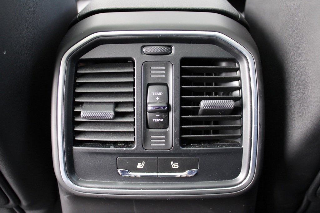 Used 2025 Porsche Macan image 37