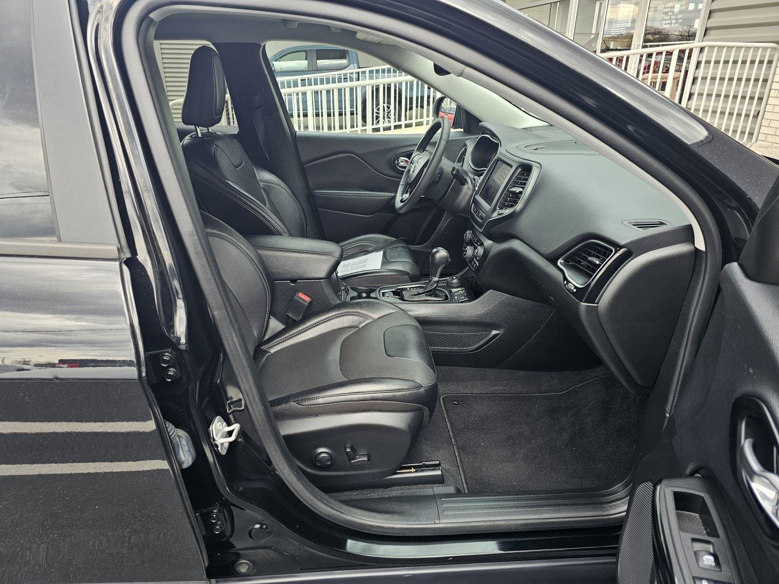 Used 2023 Jeep Cherokee Altitude Lux image 12