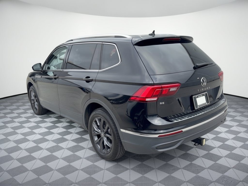 Used 2022 Volkswagen Tiguan SE w/ Panoramic Sunroof Package AWD/4WD image 3