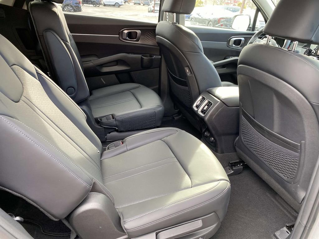 Used 2023 Kia Sorento EX image 27