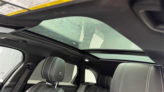 Used 2019 Land Rover Range Rover Velar R-Dynamic SE image 22