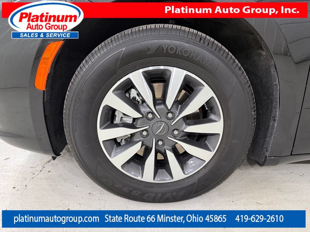 Used 2023 Chrysler Pacifica Limited FWD image 53