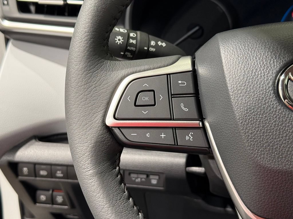New 2026 Toyota Sienna XLE FWD image 28