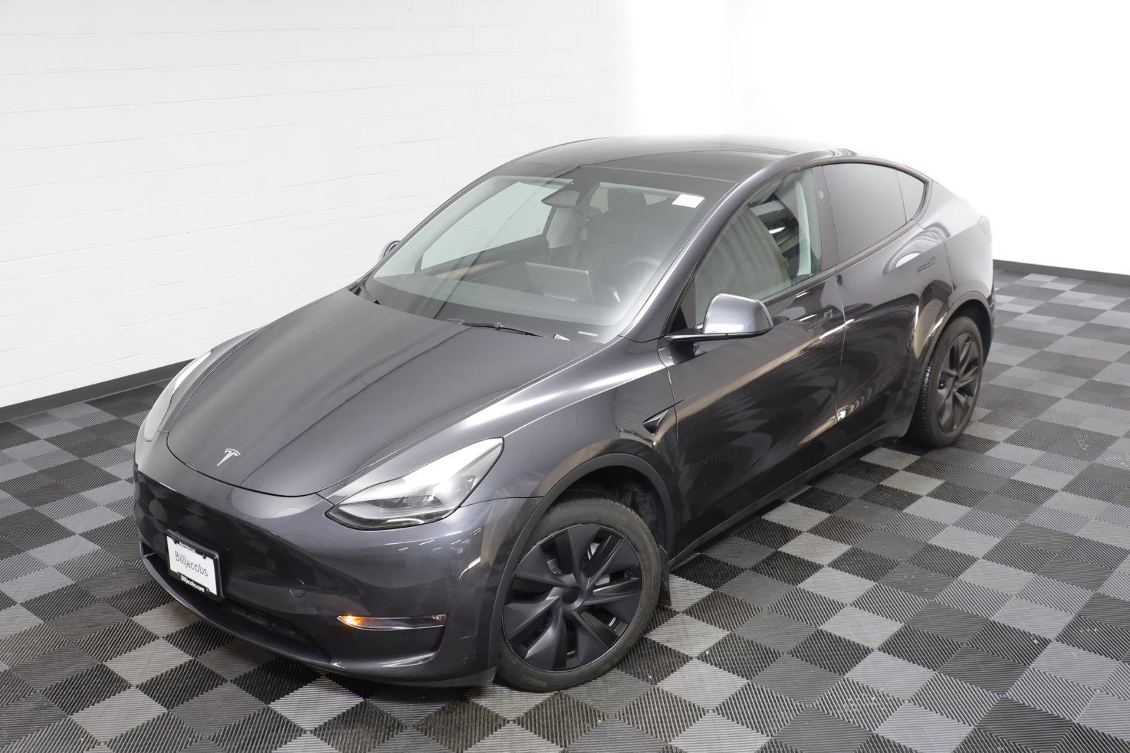 Used 2024 Tesla Model Y Long Range image 2