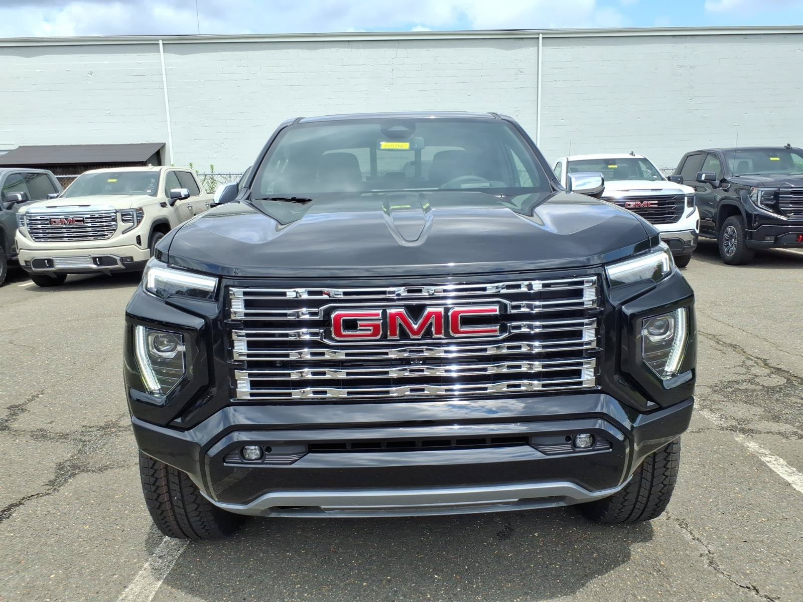 New 2026 GMC Canyon Denali w/ LPO, Denali Black Edition AWD/4WD image 2
