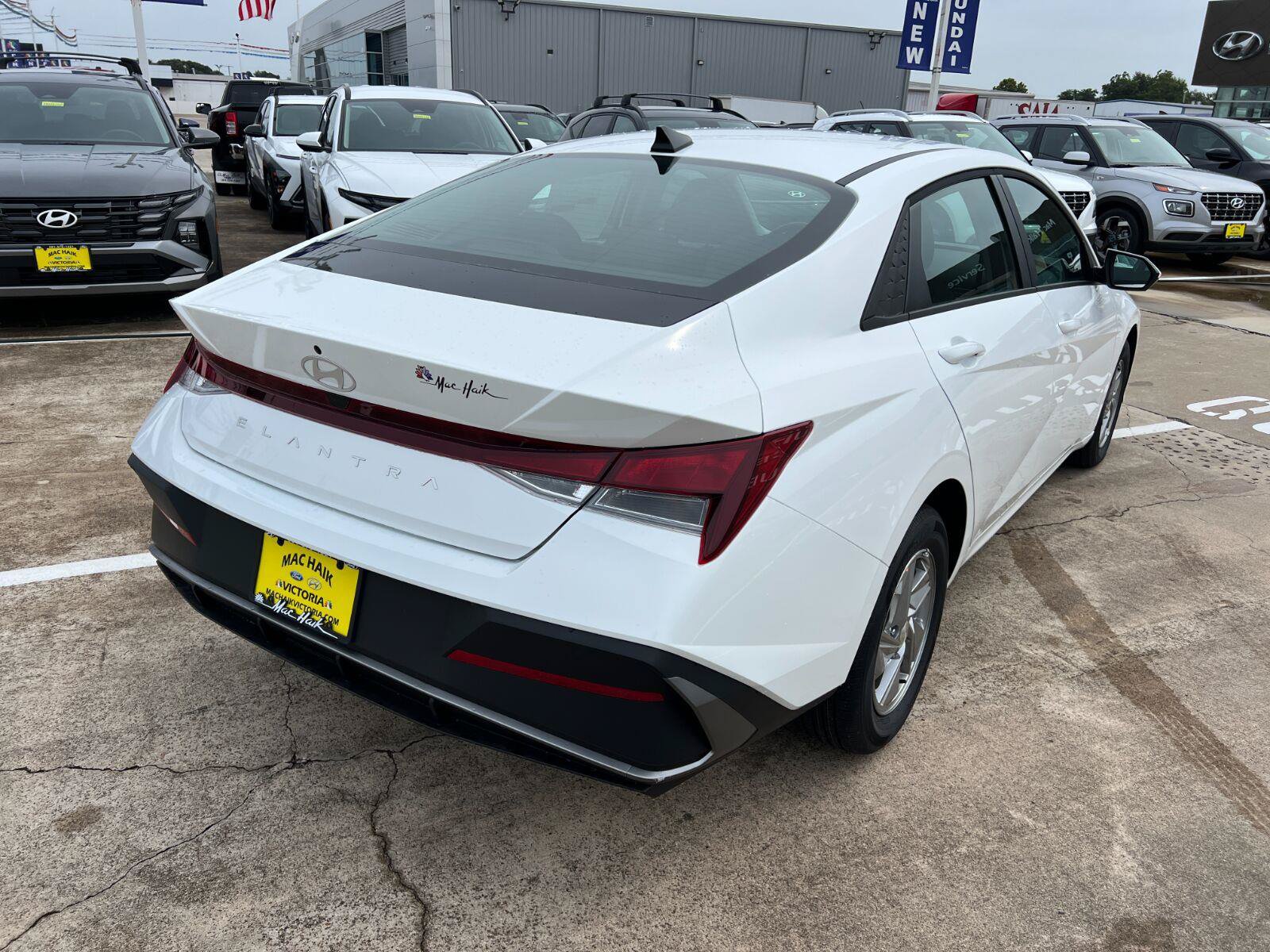 New 2026 Hyundai Elantra SE FWD image 3