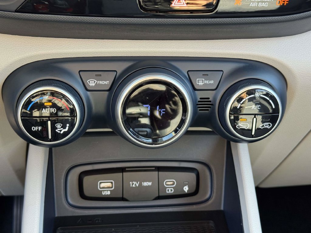 Used 2024 Hyundai Venue Limited FWD image 27