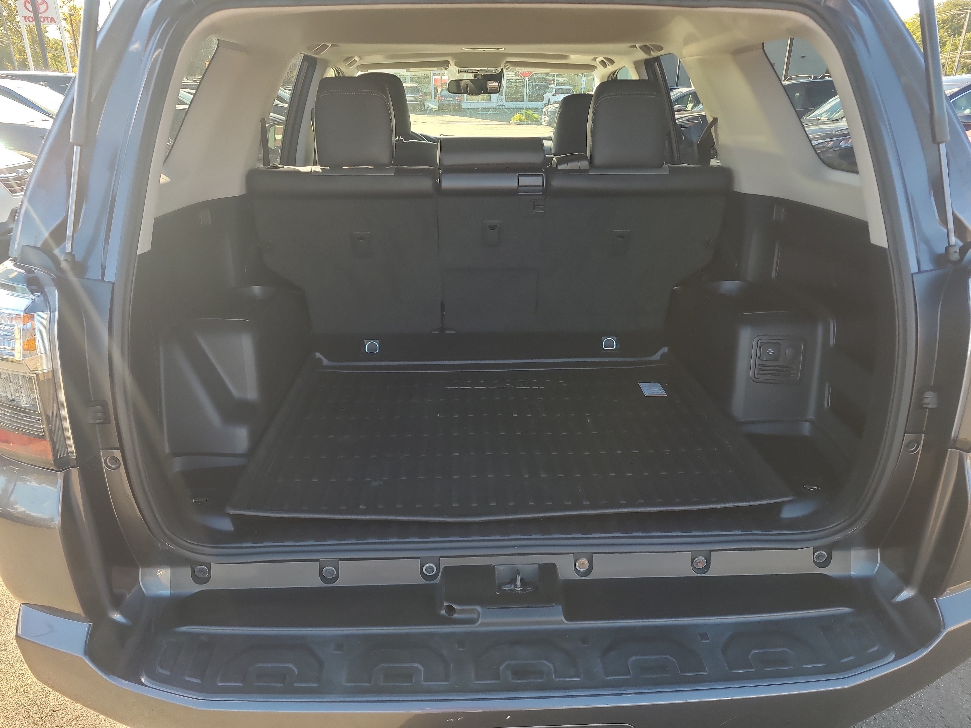 Certified 2023 Toyota 4Runner SR5 Premium w/ Moonroof Package AWD/4WD image 31